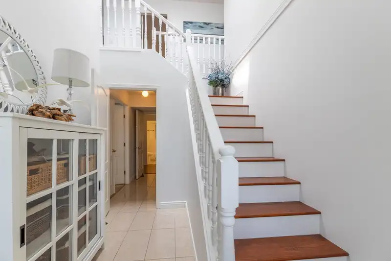8237 167A STREET - photo 3 of 29