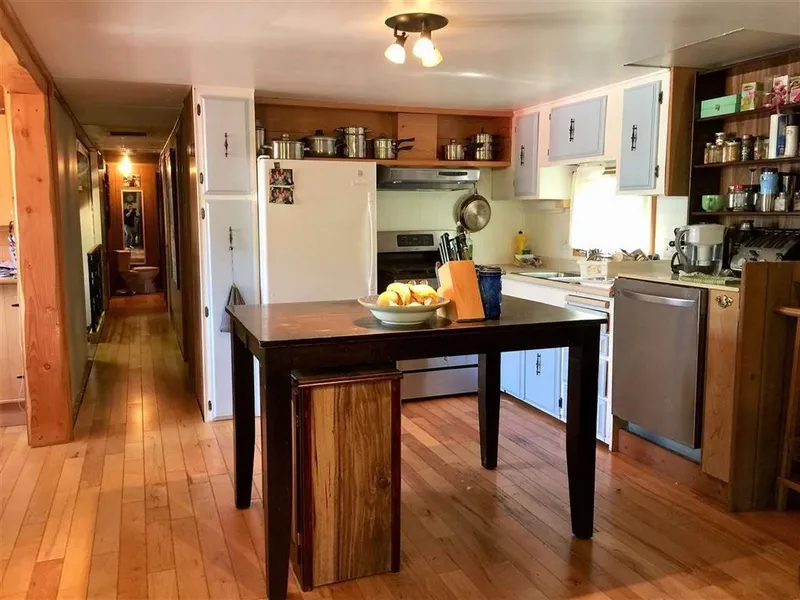 6 BRACKEN PARKWAY - photo 2 of 25