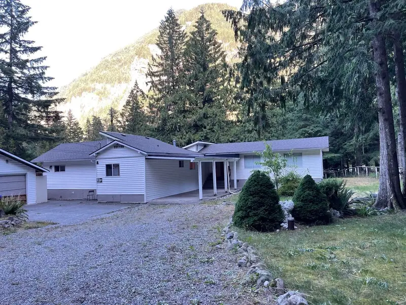 19552 SILVER SKAGIT ROAD - photo 1 of 15