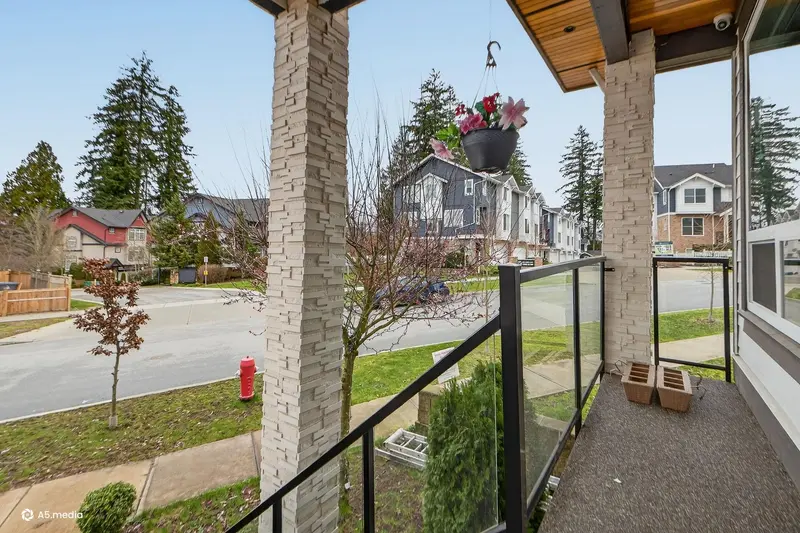 14298 62 AVENUE - photo 4 of 25