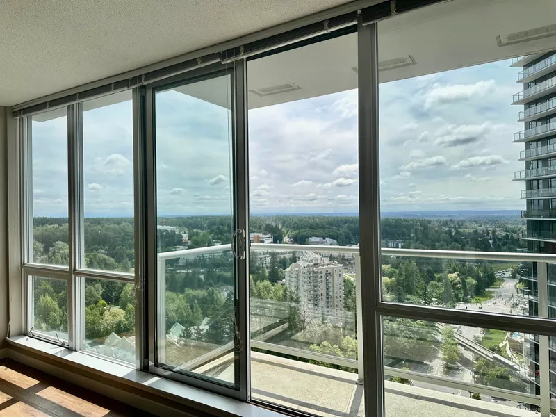 2805 9981 WHALLEY BOULEVARD - photo 2 of 13