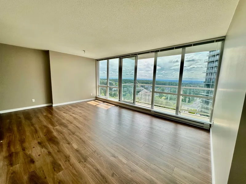 2805 9981 WHALLEY BOULEVARD - photo 3 of 13