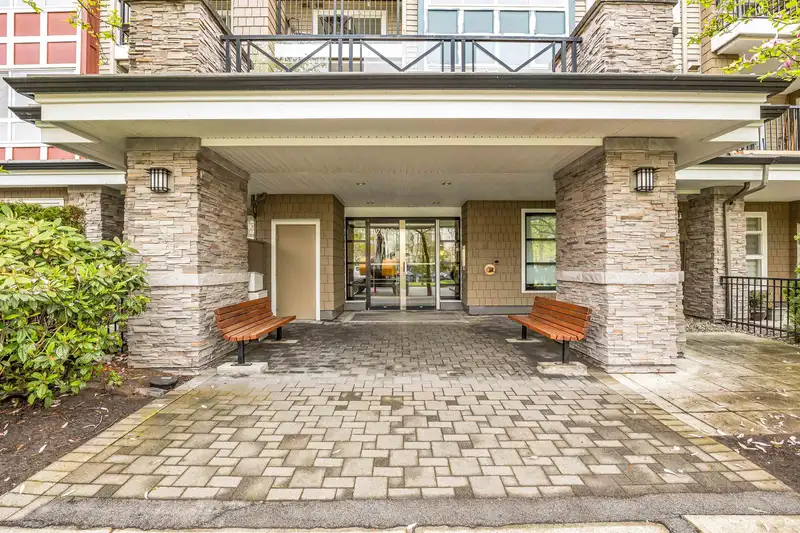 403 7088 MONT ROYAL SQUARE - photo 1 of 20
