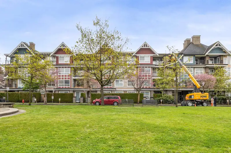 403 7088 MONT ROYAL SQUARE - photo 2 of 20