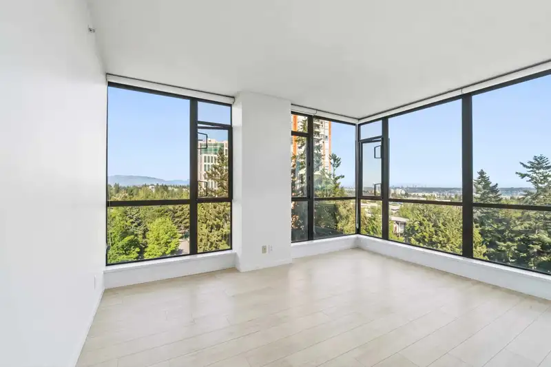 1407 7388 SANDBORNE AVENUE - photo 3 of 37