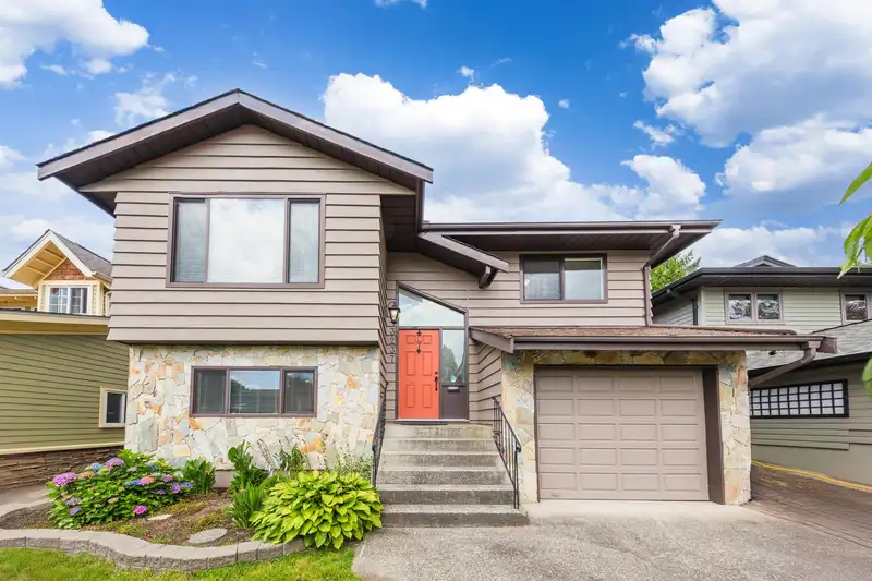 3237 HARWOOD AVENUE - photo 1 of 32