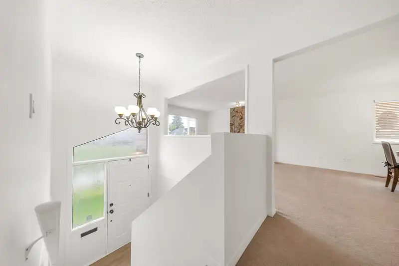 3237 HARWOOD AVENUE - photo 3 of 32