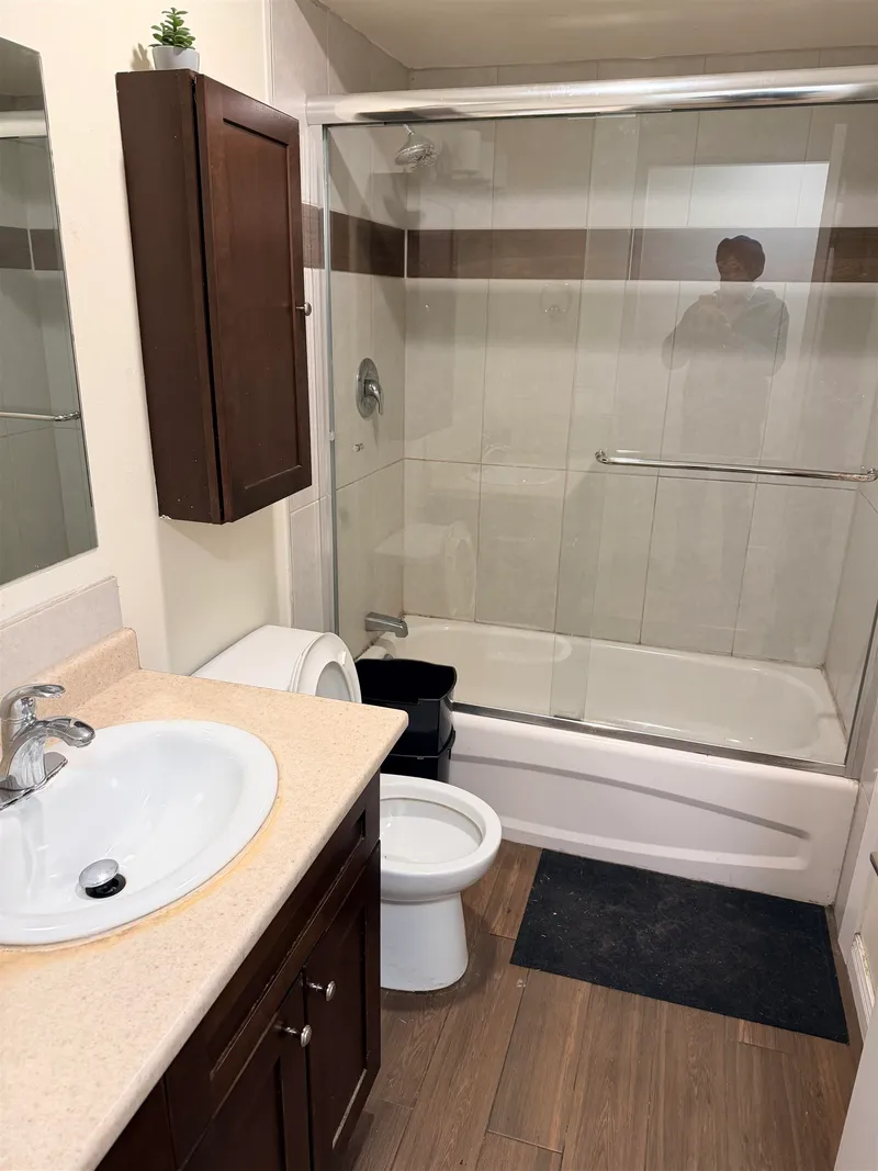 121 7468 138 STREET - photo 3 of 17