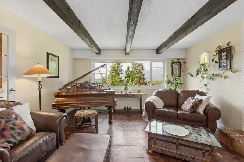 704 MAURELLE COURT - photo 4 of 40