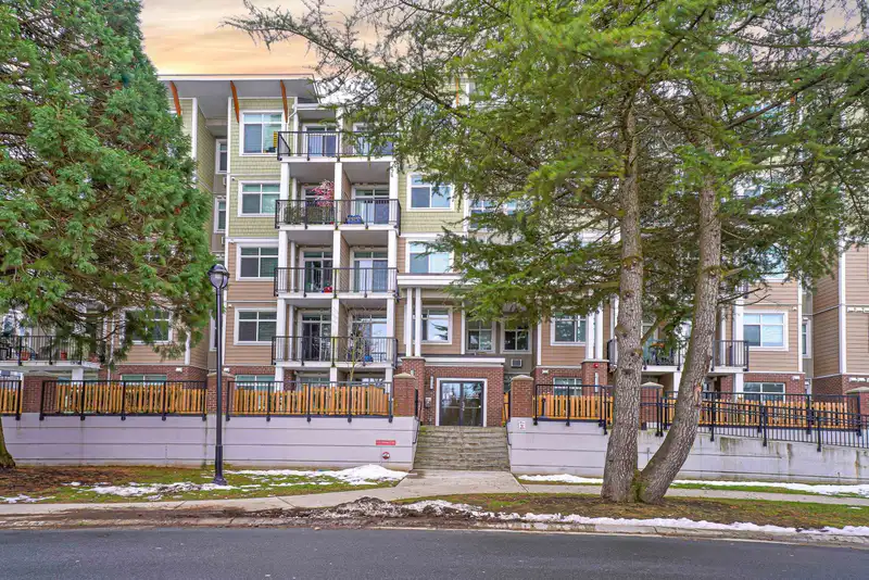 304 20686 EASTLEIGH CRESCENT - photo 1 of 20