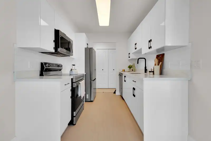 310 20443 53 AVENUE - photo 3 of 13