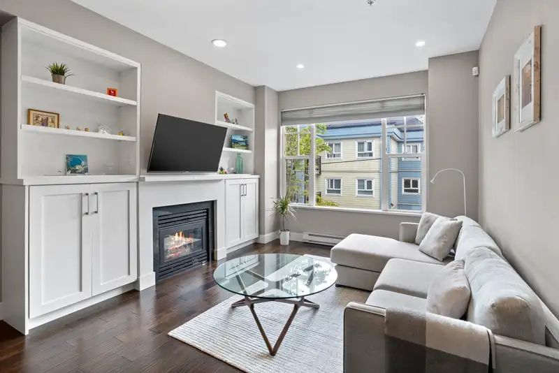 880 W 15TH AVENUE - photo 4 of 21