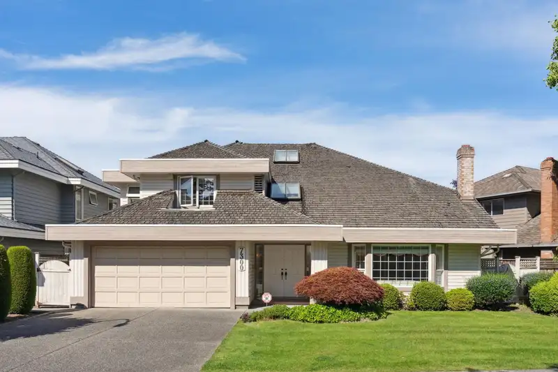 7300 LYNNWOOD DRIVE - photo 1 of 36