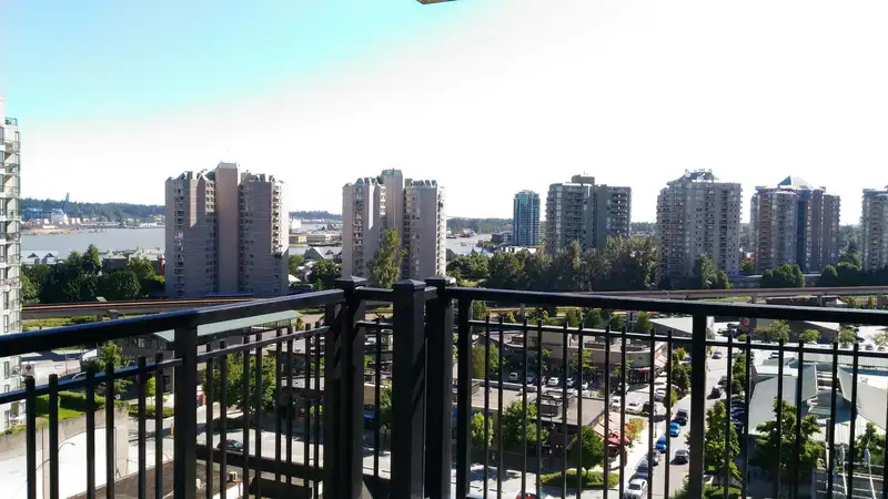 907 833 AGNES STREET - photo 1 of 10