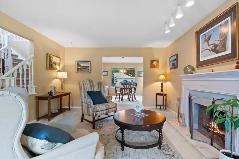 2304 151A STREET - photo 4 of 39