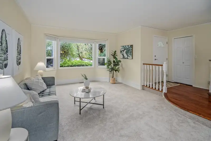 20276 93B AVENUE - photo 4 of 38