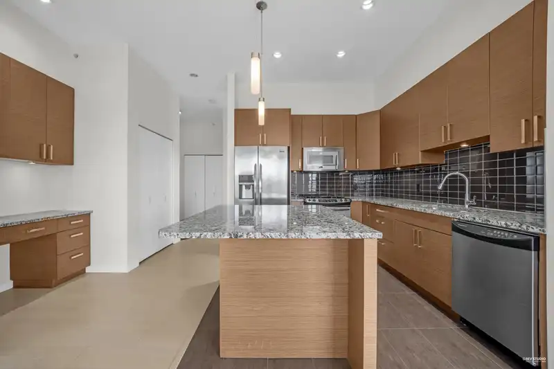 406 288 HAMPTON STREET - photo 2 of 38