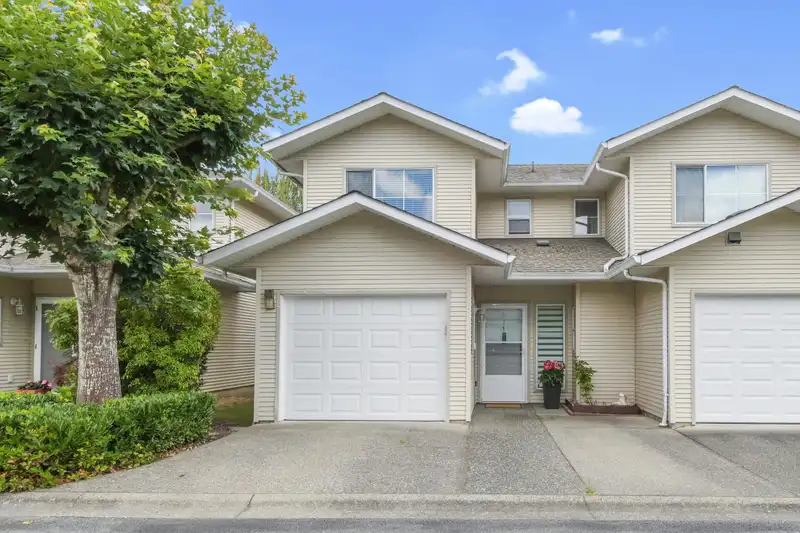41 16016 82 AVENUE - photo 1 of 31