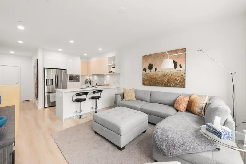 117 1792 STARLING DRIVE - photo 2 of 17