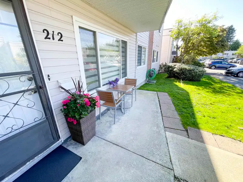 212 11901 89A AVENUE - photo 1 of 36