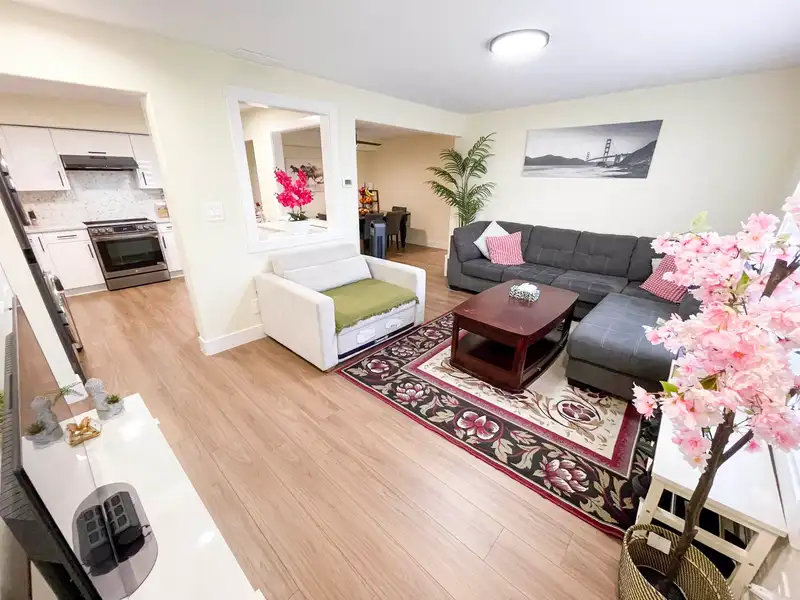 212 11901 89A AVENUE - photo 3 of 36
