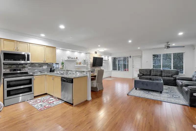 132 12040 68 AVENUE - photo 1 of 25