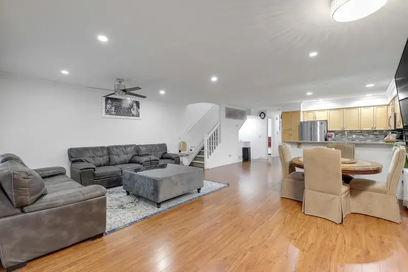 132 12040 68 AVENUE - photo 2 of 25