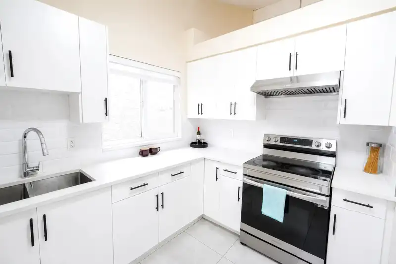 12458 76B AVENUE - photo 3 of 14