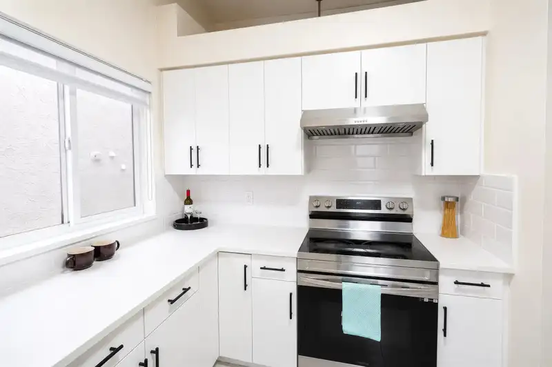 12458 76B AVENUE - photo 4 of 14