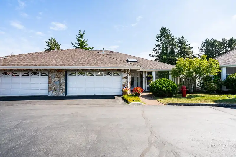 18 21746 52 AVENUE - photo 1 of 33