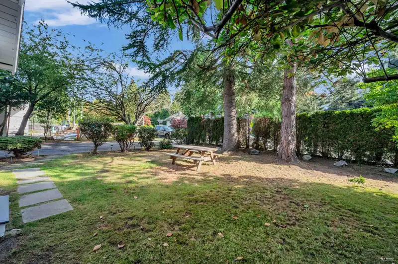2325 124 STREET - photo 4 of 5