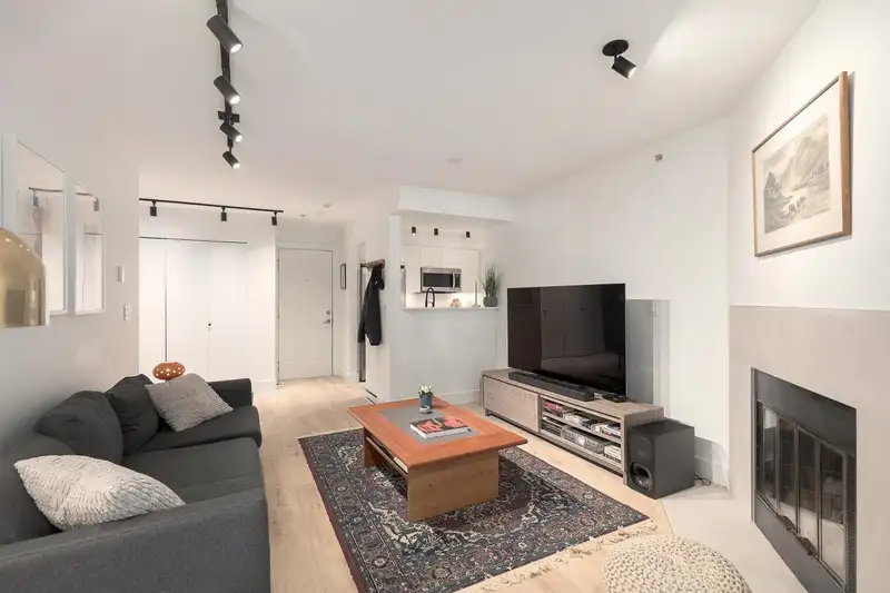 203 2272 DUNDAS STREET - photo 3 of 18