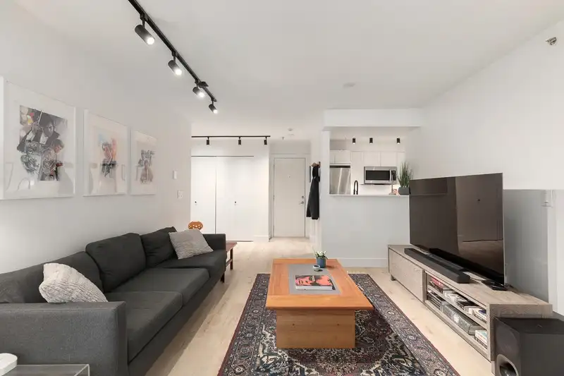 203 2272 DUNDAS STREET - photo 4 of 18