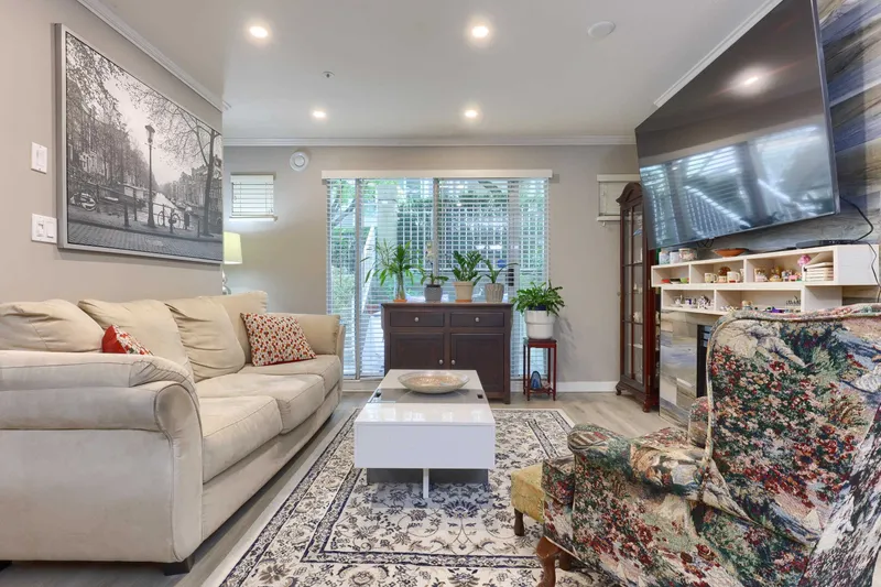 17 2885 E KENT AVENUE NORTH - photo 2 of 20