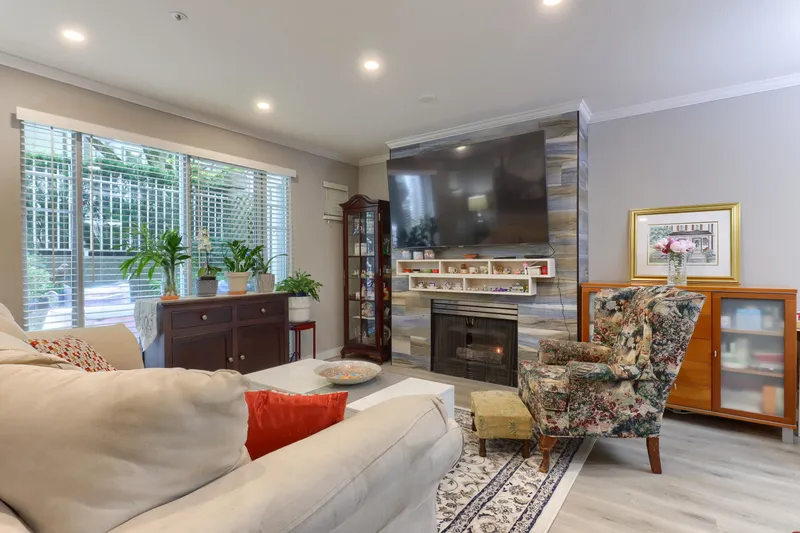 17 2885 E KENT AVENUE NORTH - photo 3 of 20