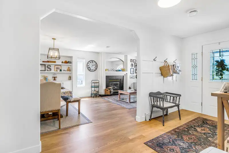 18366 66 AVENUE - photo 4 of 40
