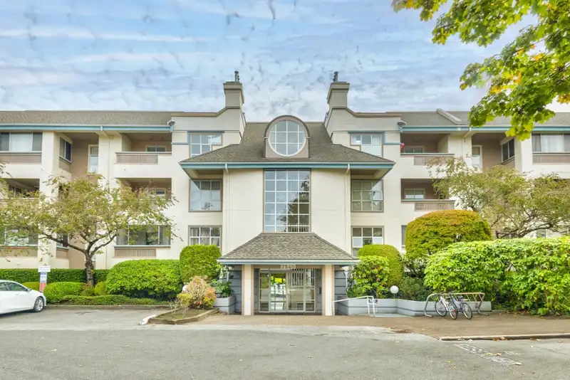 204 7540 MINORU BOULEVARD - photo 2 of 40
