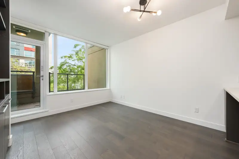 207 288 W 1ST AVENUE - photo 2 of 29