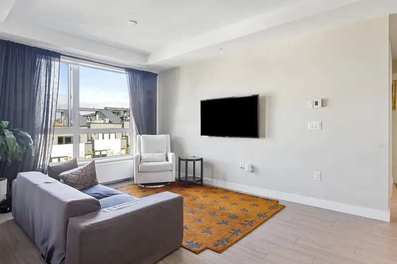 303 707 E 3 STREET - photo 2 of 25