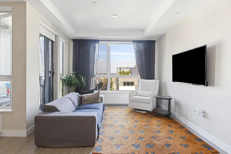 303 707 E 3 STREET - photo 3 of 25