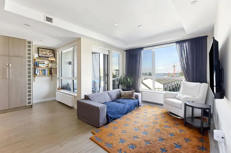 303 707 E 3 STREET - photo 4 of 25