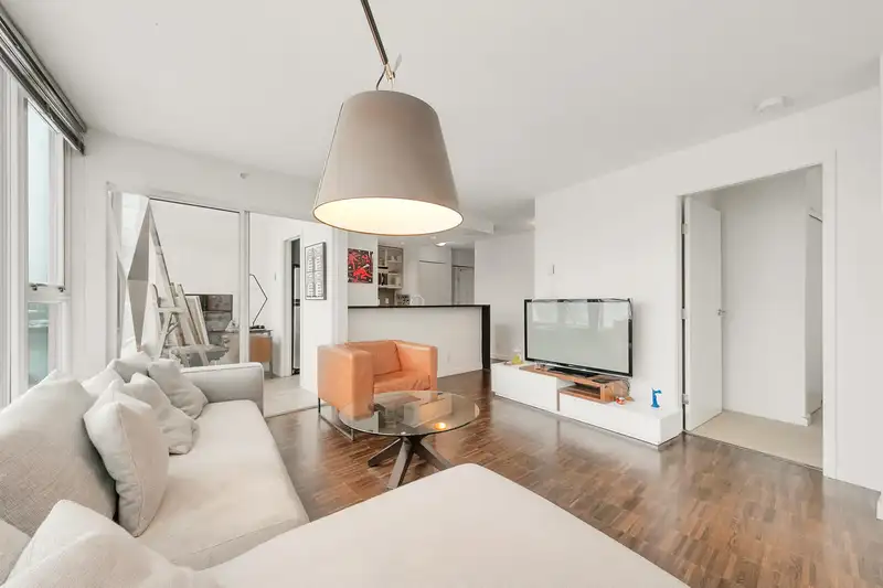 908 33 SMITHE STREET - photo 1 of 19