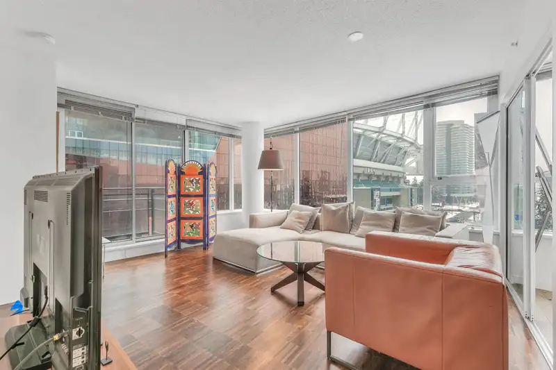 908 33 SMITHE STREET - photo 3 of 19