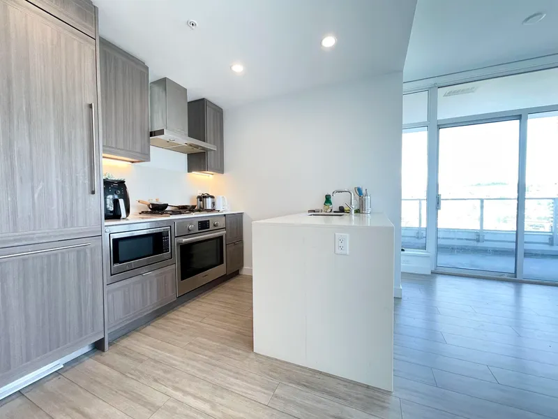 1604 2351 BETA AVENUE - photo 4 of 25