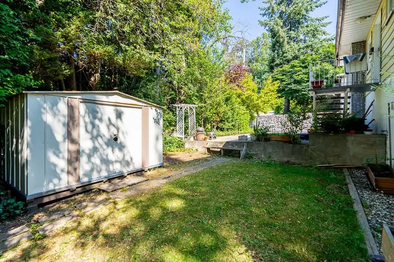 8280 PATTERSON AVENUE - photo 4 of 32