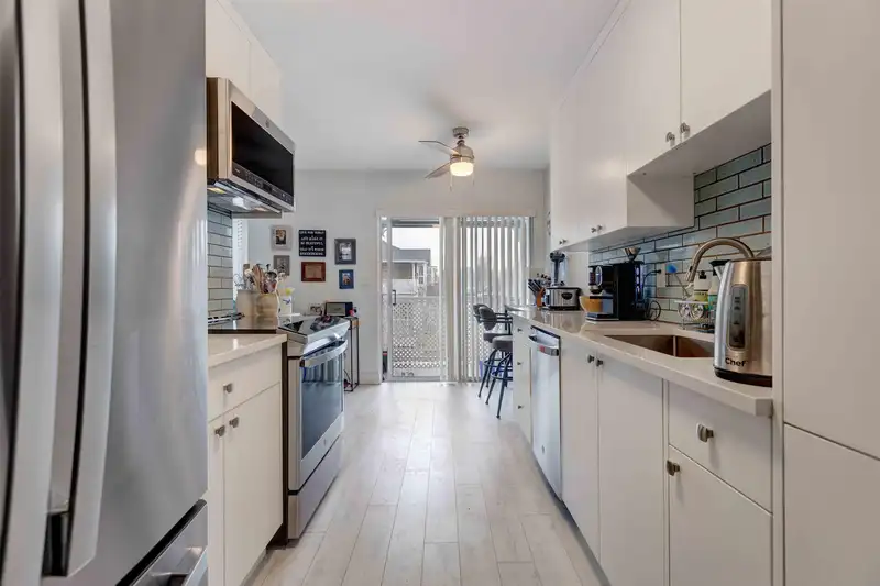 26 20554 118 AVENUE - photo 3 of 32