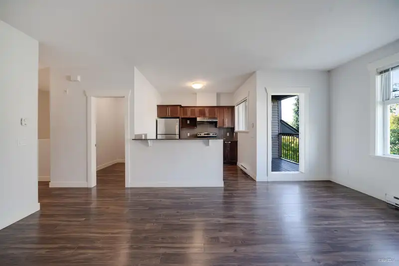 9 6538 ELGIN AVENUE - photo 4 of 36