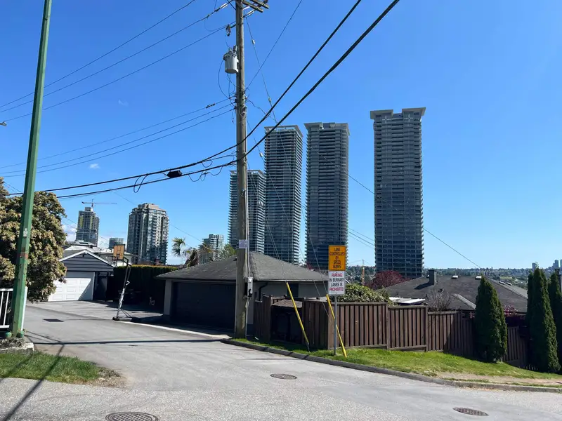 4701 RIDGELAWN DRIVE - photo 2 of 4