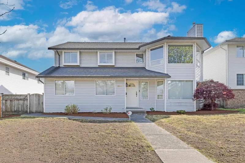 15852 100 AVENUE - photo 1 of 25