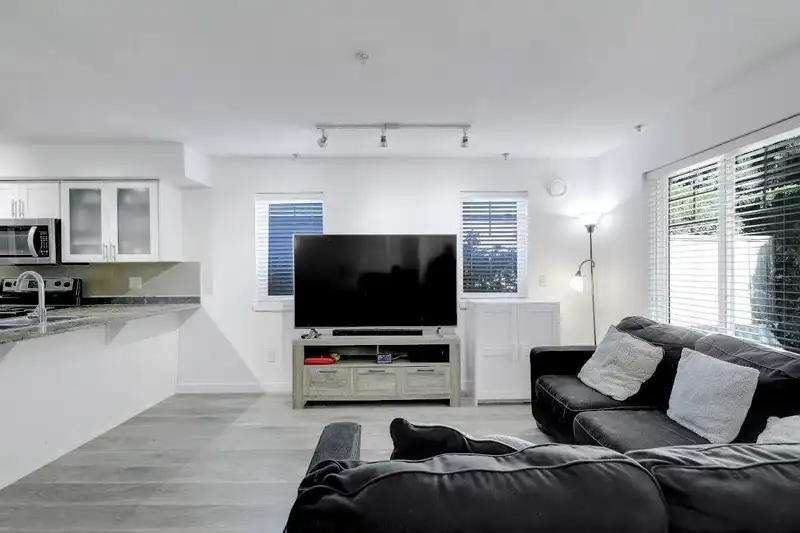 108 13958 108 AVENUE - photo 3 of 35